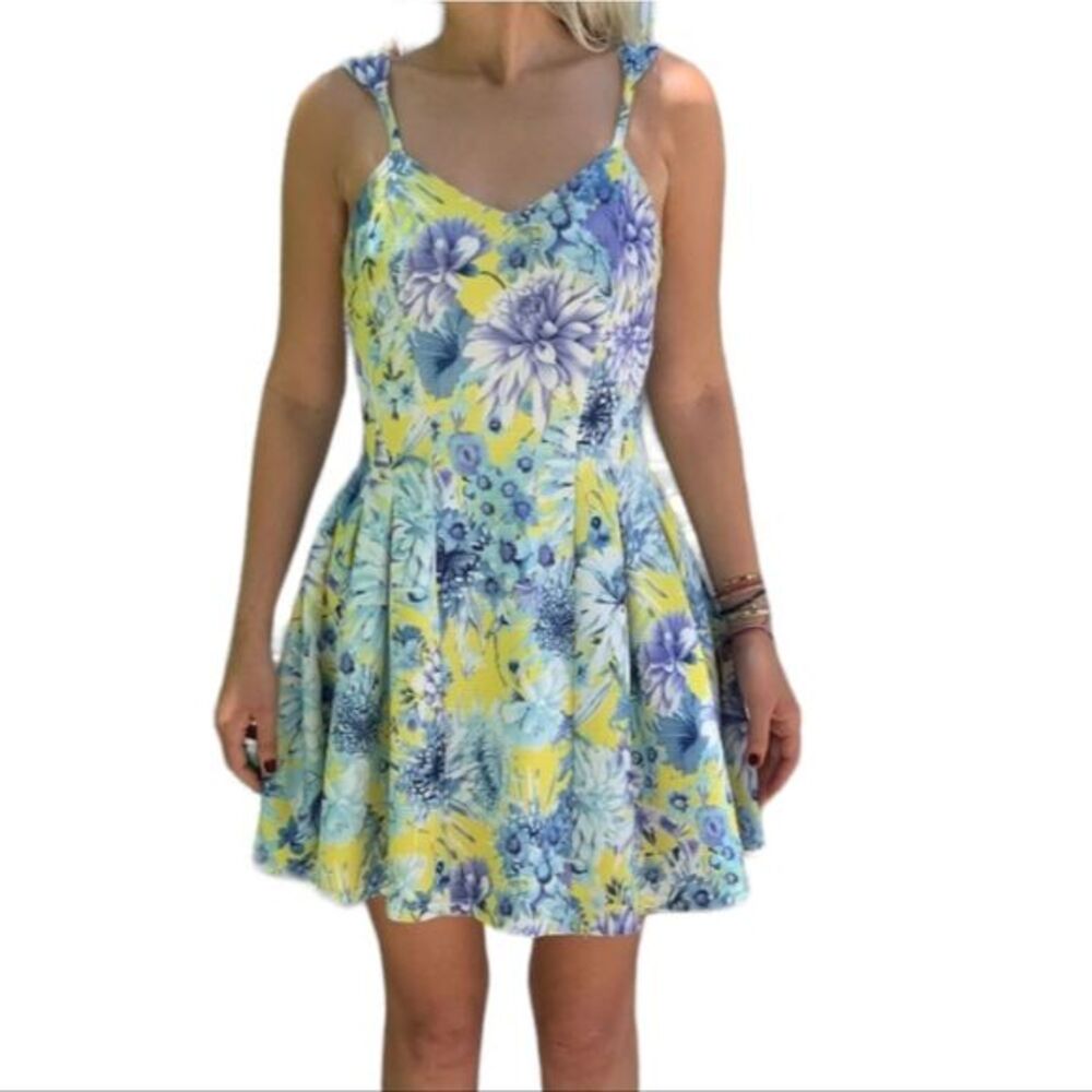 J.O.A Los Angeles Floral‎ Mini Dress Fit and Flate pastel tones NWT Medium
